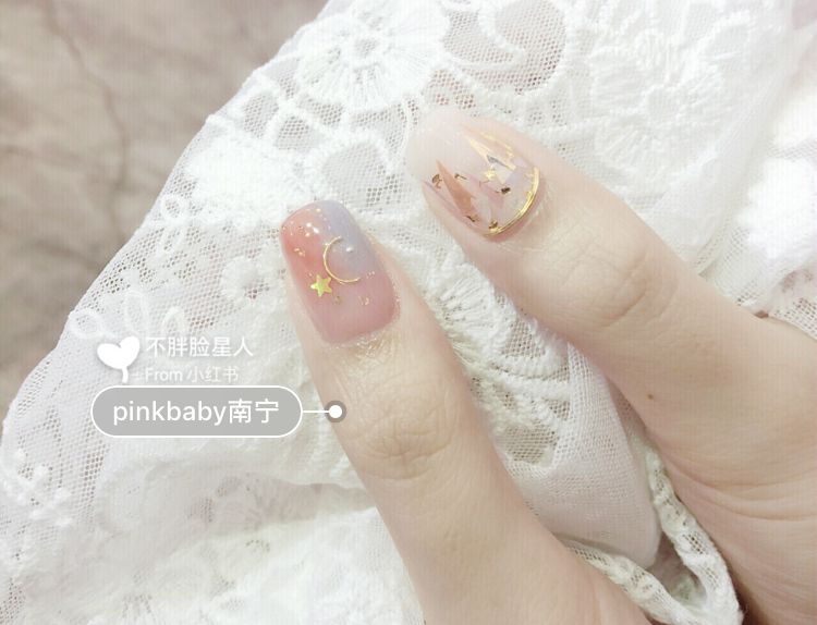 夏天美甲款式图片2022最火网红款,夏天短指甲美甲纯色显手白