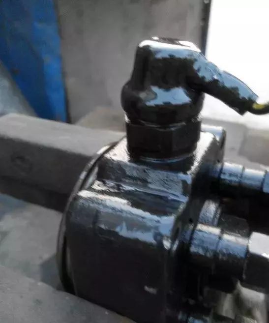 早上启动发动机冒白烟,柴油发动机冒白烟启动不了