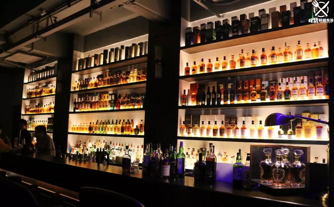 隐藏的威士忌酒柜,隐藏很深的酒