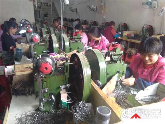 内乡县王店镇“兄妹情”建成了“伞称”加工车间带富了一方群众