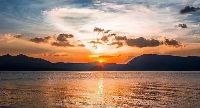 昆明滇池湖畔的美景美的让人陶醉,滇池的落日依旧那么美