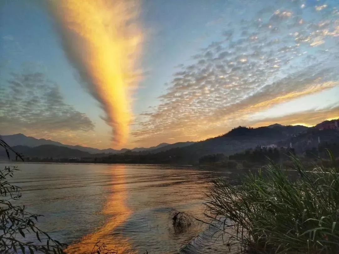 昆明滇池湖畔的美景美的让人陶醉,滇池的落日依旧那么美