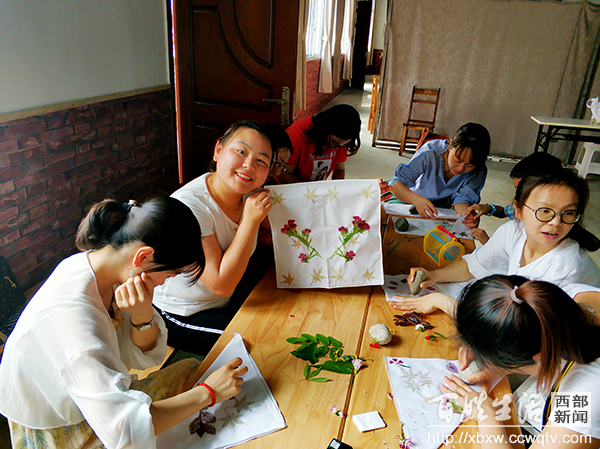青春路上和祖国一起奋斗,绽放青春光芒与祖国共奋进