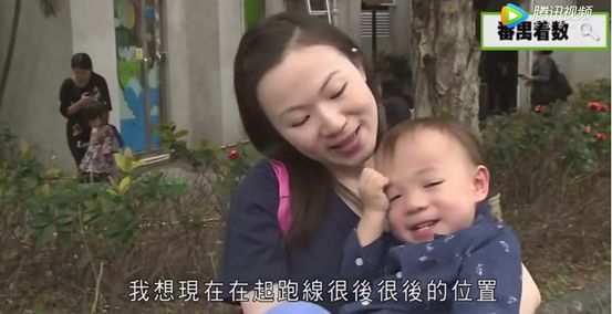 棣欐腐瀛╁瓙璧㈠湪璧疯窇绾夸笂,棣欐腐瀛╁瓙杩囦簬娌夎糠鎬庢牱绠℃暀