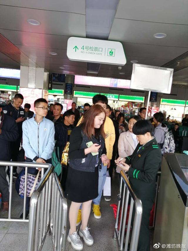 我省各交通场站迎返程客流高峰,2019汉中火车站增开春运加班车