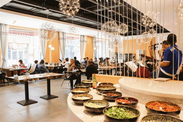 海鲜随便吃…还奖100块？遇上哈尔滨这家新店开业，减肥*党**哭了