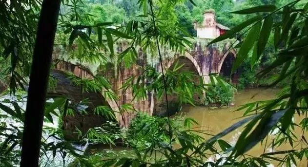 不必远行自有风景,不必远行在家度假