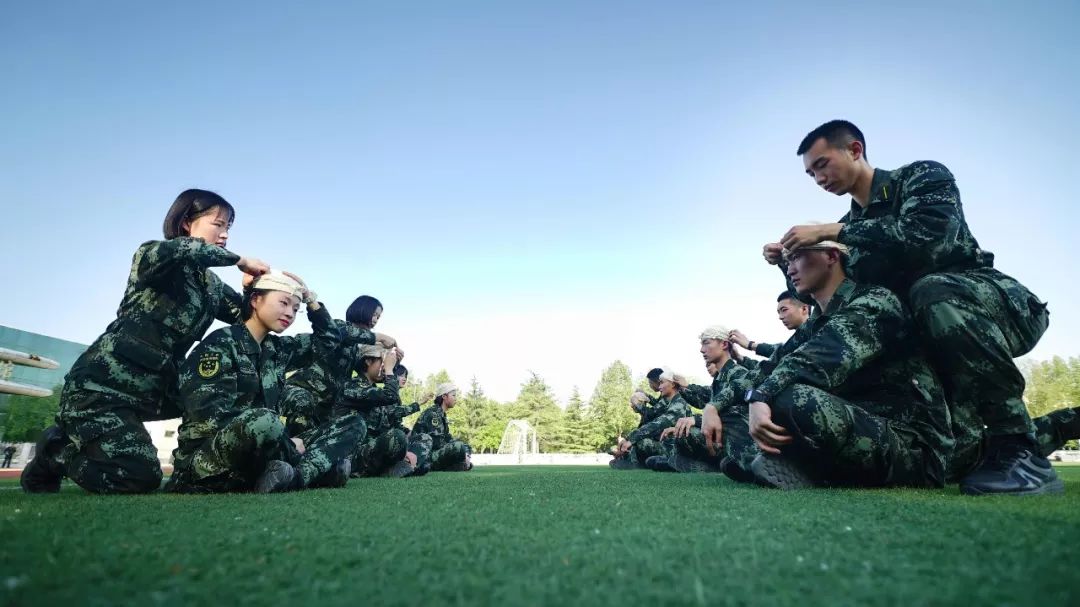 在战场上如何避免损失,假如在战场上受伤了