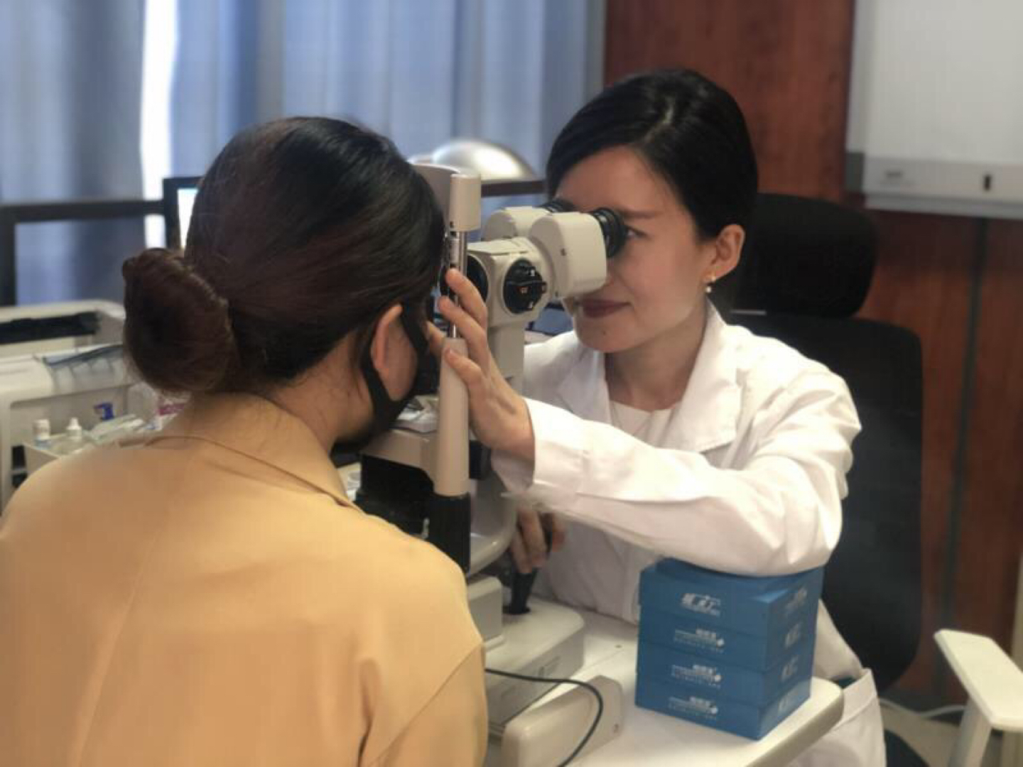 女子柳絮过敏皮肤炎,对柳絮过敏戴口罩管用吗