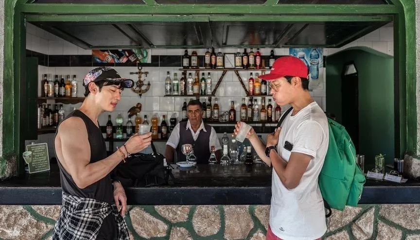 科学家称玩嗨了有助于学习，网友：我读书少别骗我丨夜听双语