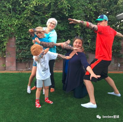 阿里速卖通上的纹身袖套在国外炸了,傻老外的买家秀简直令人入魔