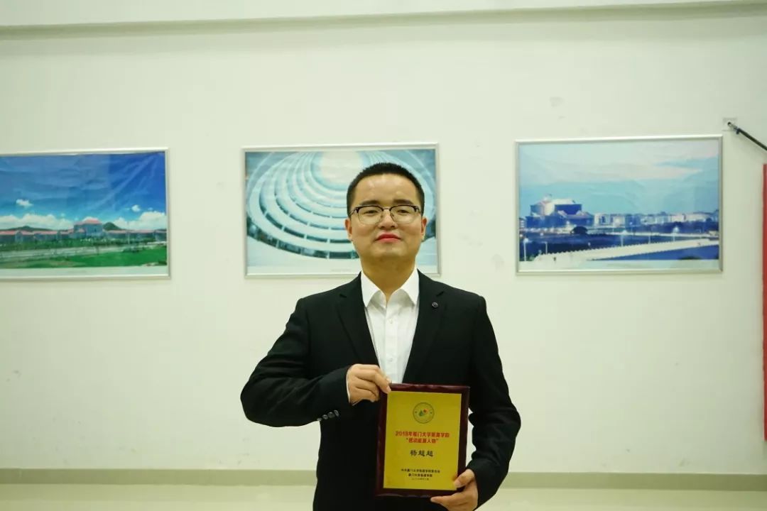 要向学习成绩优秀的同学看齐,向优秀的同学看齐