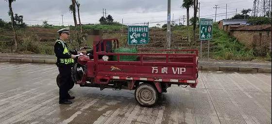 南宁禁止摩托车闯入市区怎么处罚,南宁交警开展电动车集中整治