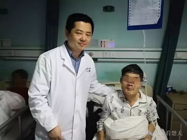 男子酒后吐出来大肿瘤,男子喝酒吐出来一个肿瘤