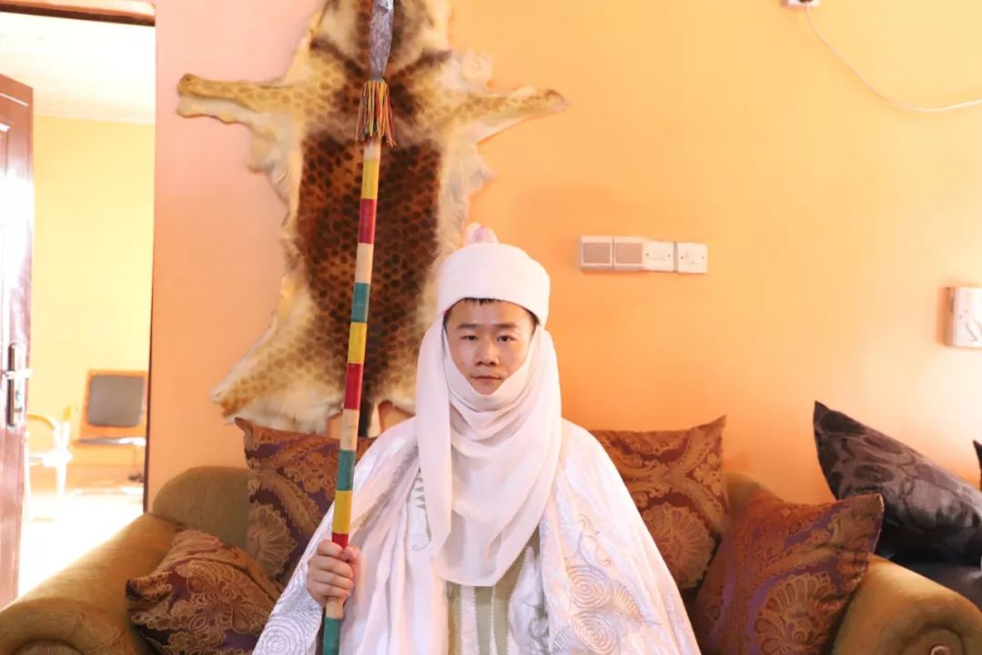 【万象】河南小伙被封非洲酋长:别人最关心“能娶几个媳妇”