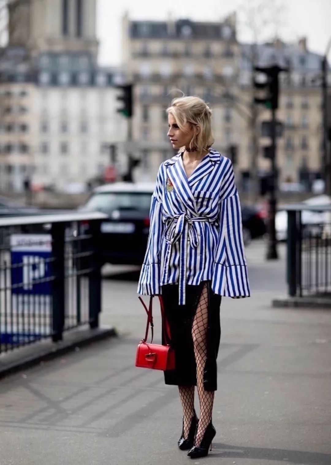 衬衫显瘦系法,衬衫最上面扣子太紧怎么办