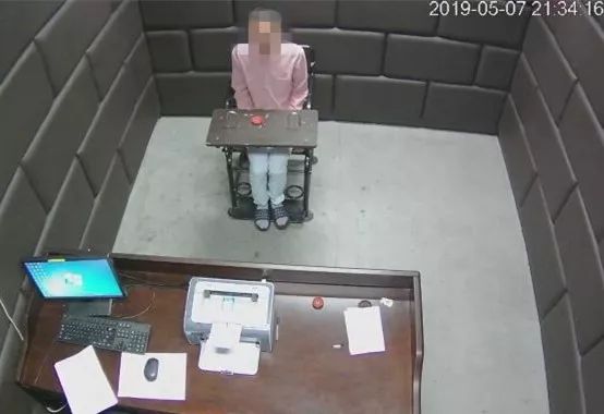 浙江温州一男子驾车,一男子高速上劫持未成年人