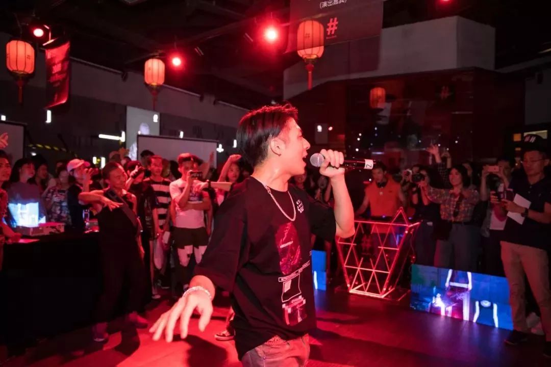 转转上线球鞋鉴定交易平台“切克”；海澜之家的潮牌涉嫌抄袭ROARINGWILD|「潮流DimSum」Vol.187