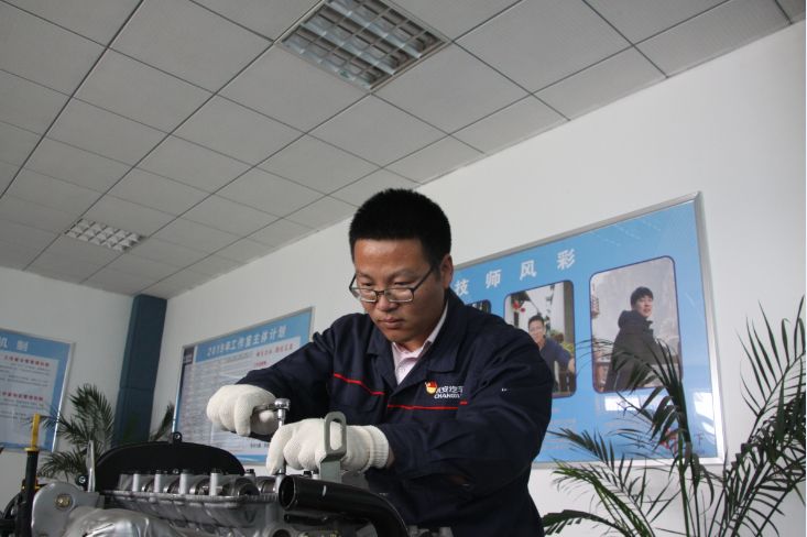 人物｜窦店这位为车“治病”的青年能手得到了区里的表彰