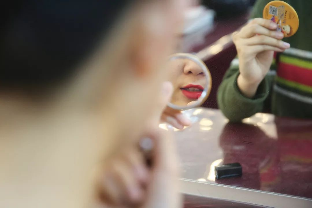 中国空姐为什么都要年轻漂亮,中国空姐为什么好看