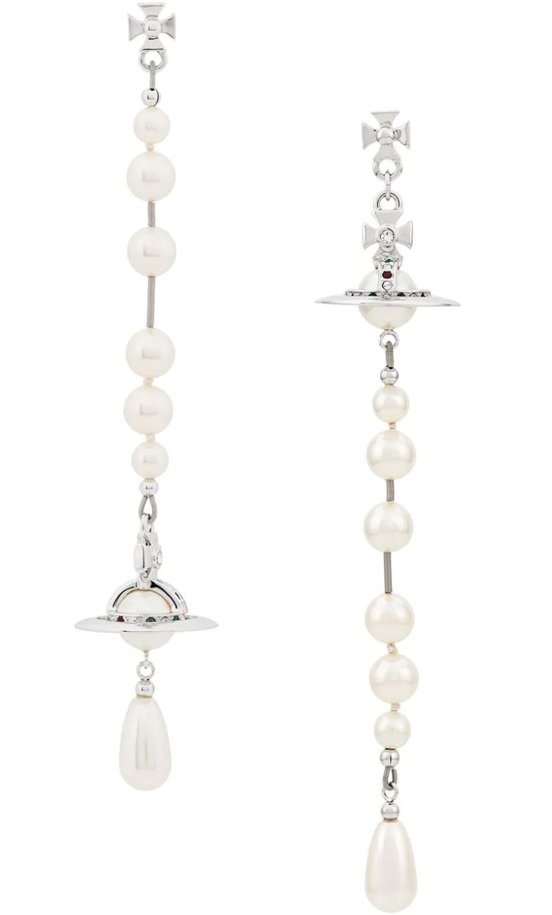 都在看MetGala的群魔乱舞，我却被哈卷的珍珠耳环给吸走！