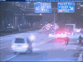 交警查电动车超载搞笑视频,佛山禅城交警查超载最新消息