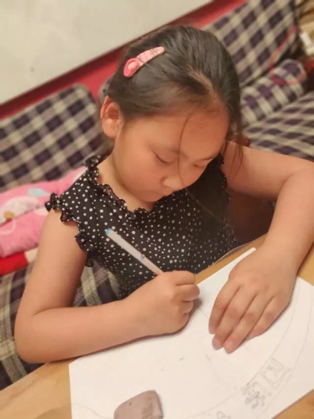 品味翰墨文香，记录阅读时光——丁荷111班阅读小报