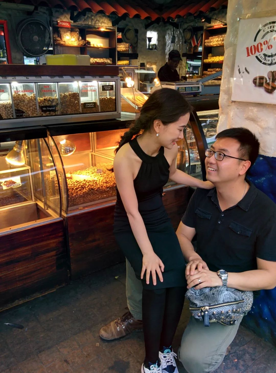 她地震中失去双腿,她在汶川地震失去双腿及女儿