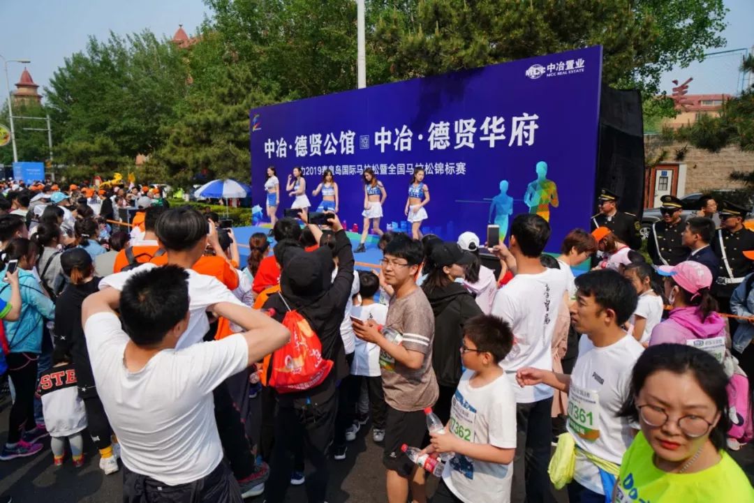 秦皇岛马拉松开跑完整视频,秦皇岛马拉松抢眼镜头