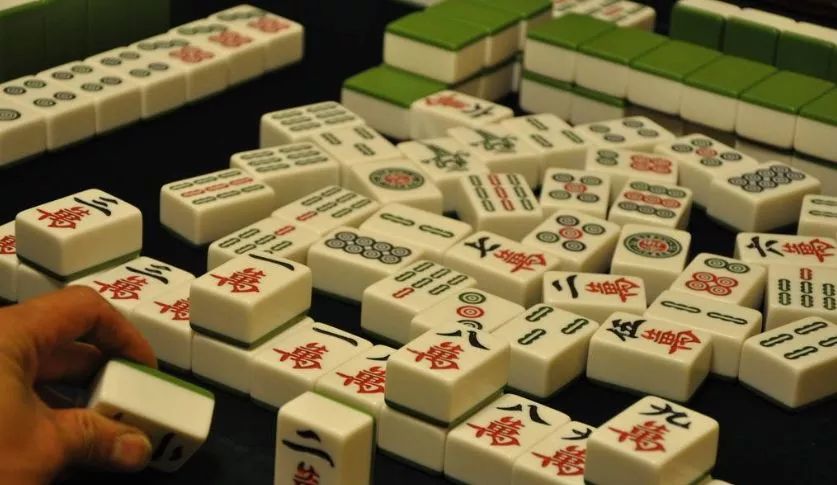 从“赌海”开始，一步步走进“毒海”，她就这样毁了自己……