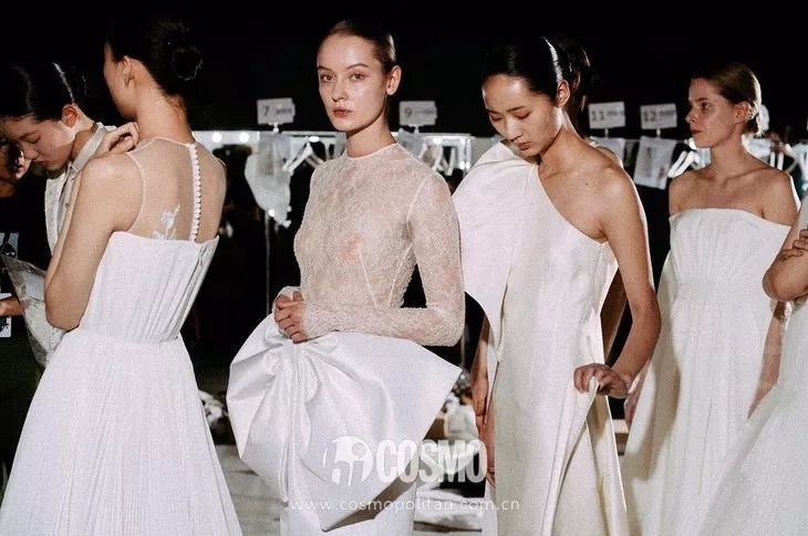 洪欣时尚穿搭,52岁洪欣日不落蔡依林