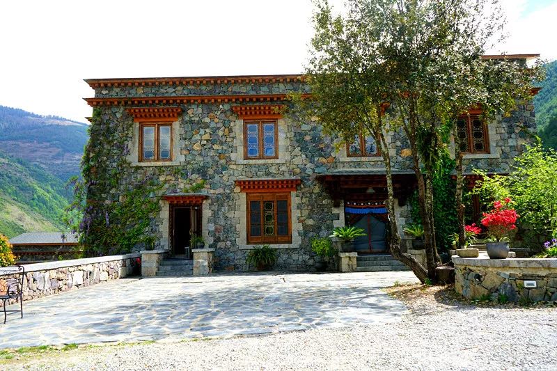 从丽江到茨中:菜场买恶魔果实、修道院酿酒士、高原油泼面……开启了无数的第一次|香格里拉环线(上)