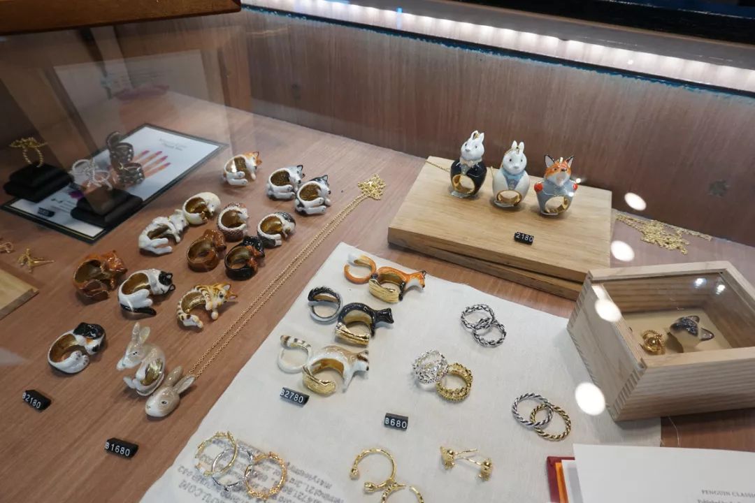 泰国有什么值得买的包,泰国必吃的十大潮牌