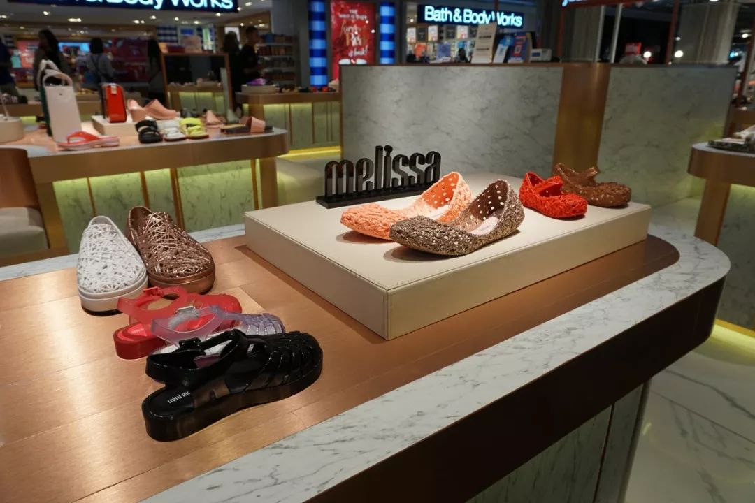 泰国有什么值得买的包,泰国必吃的十大潮牌