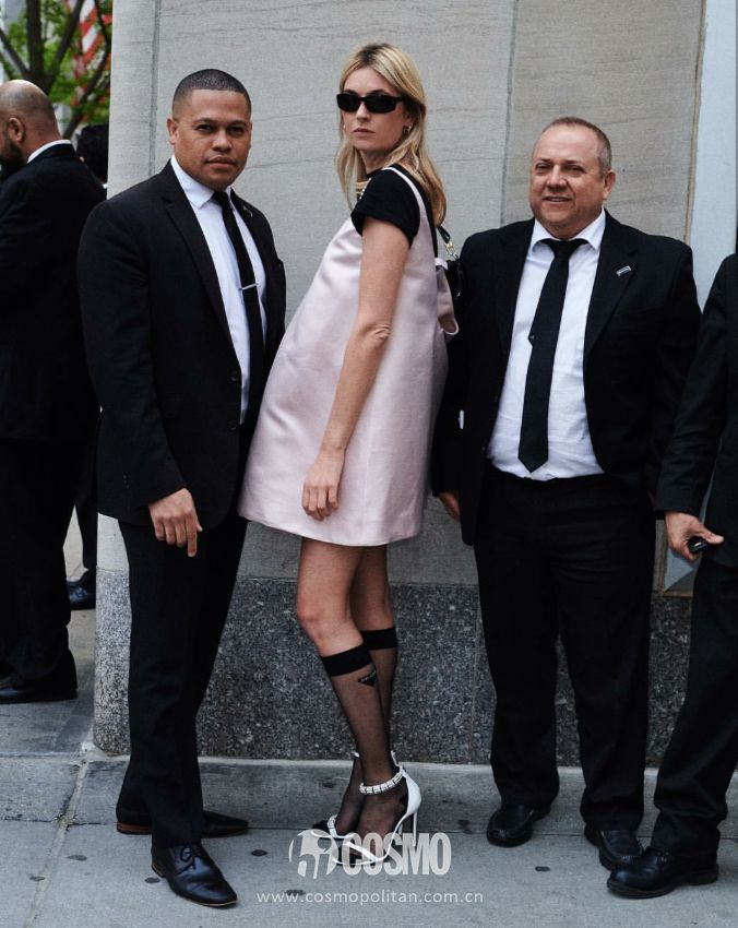 不怪奶奶夸“水晶娃娃”,祖鹅就是不会算账的小可爱呀