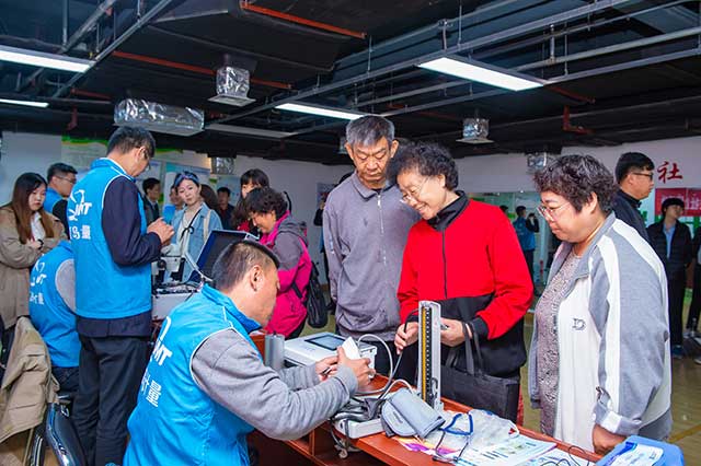 游客花了2000买的景区,景区买的水晶是真的吗