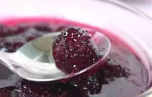 杨梅里面的虫子吃到肚子怎么办,杨梅有虫子怎么吃