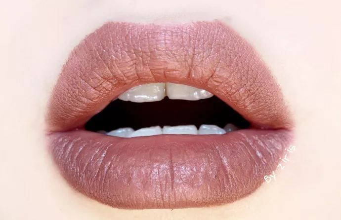 涂口红的女人是不是靠不住,涂口红女生太妖艳了