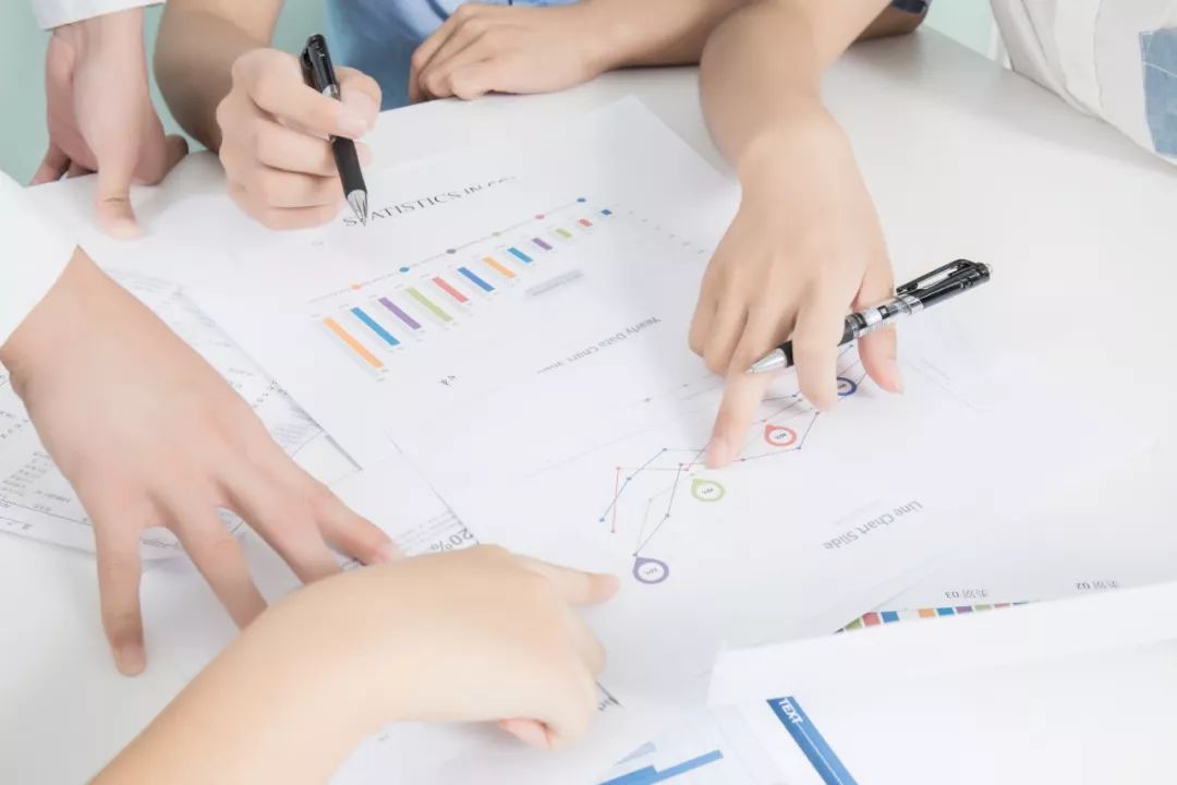 港股风云|恒指剑指30000点，“一支烟”玩“蹦极”