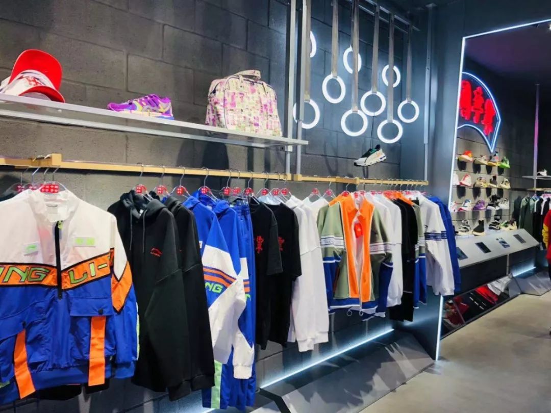 听说|中国化妆品消费者开始偏好小众产品、柔性屏手袋亮相美国纽约LV时装秀......