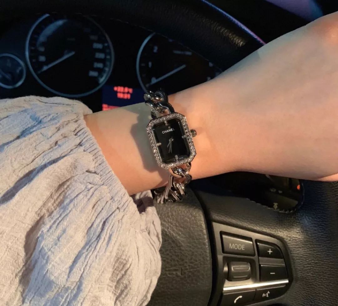 优雅的女人戴名表,名表和包包档次对比