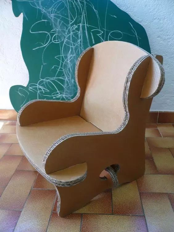 只用瓦楞纸就可以做出一件件家具，简直酷爆了