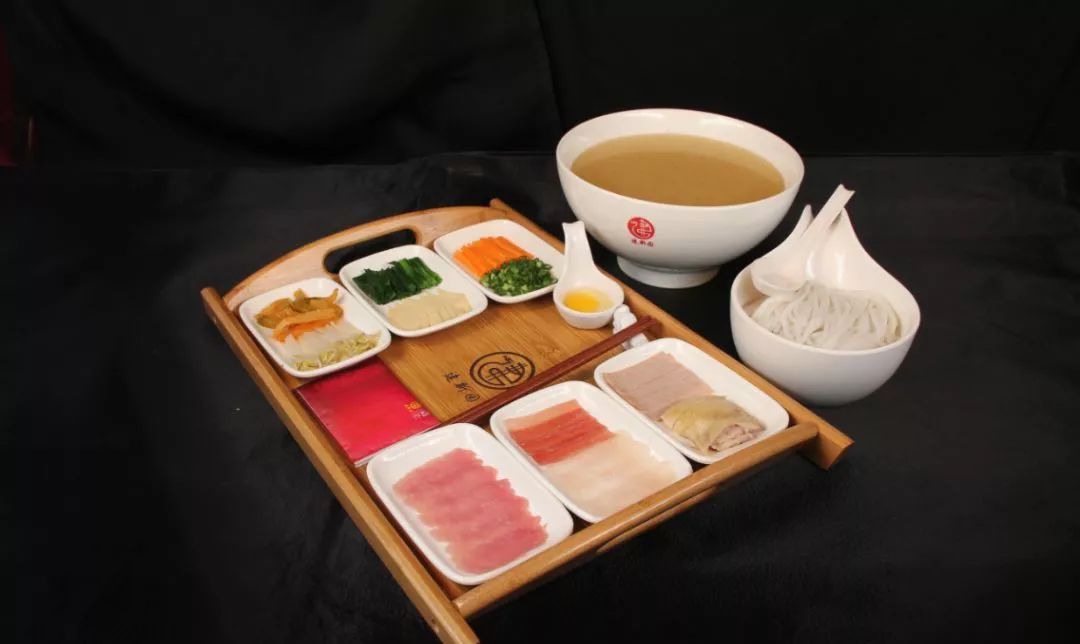 昆明北市区最正宗的过桥米线,昆明潮玩城