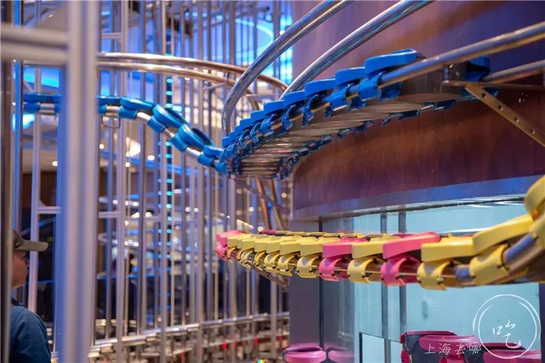 浦东新地标480米,上海浦东逛吃一条街