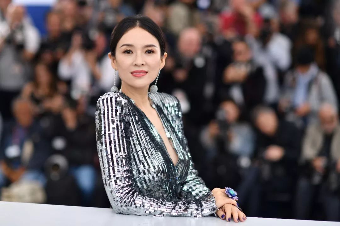 戛纳朱一龙入选作品,戛纳朱一龙白西装