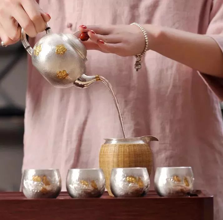 喝茶的人为啥要去品茶啊,喝茶的人为什么要买好多器具