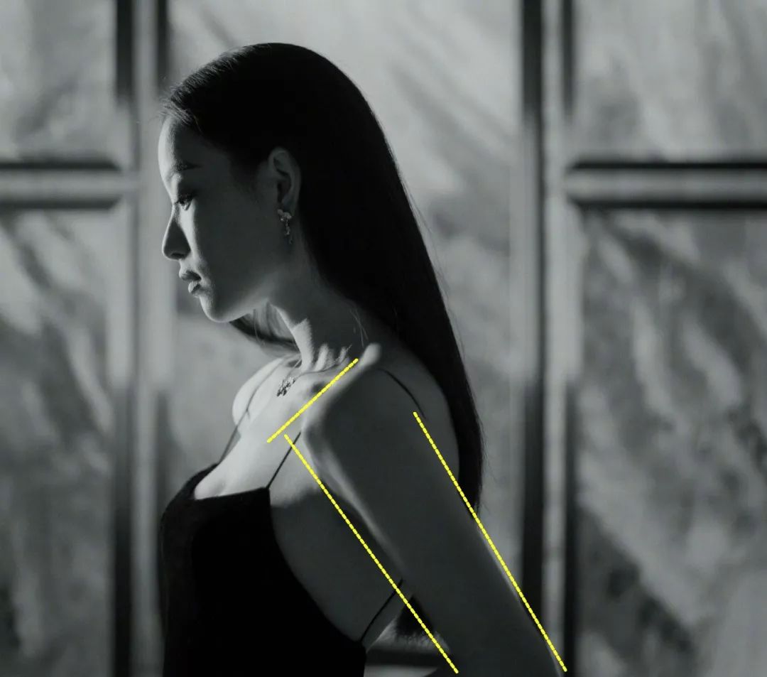 恋爱告急却有仙气护体，“背影杀”女神华丽转身重返人间