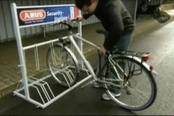 锁怎么一提就锁上呢,锁怎么弄才能从里面反锁不了