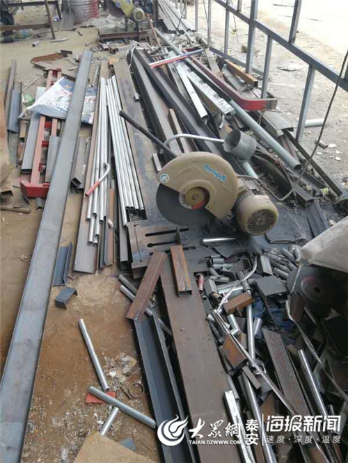 交警查获非法改装窝点,一非法改装窝点被查处