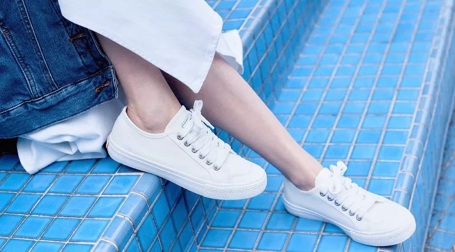 凯特王妃同款帆布鞋,梅根王妃穿什么鞋好看